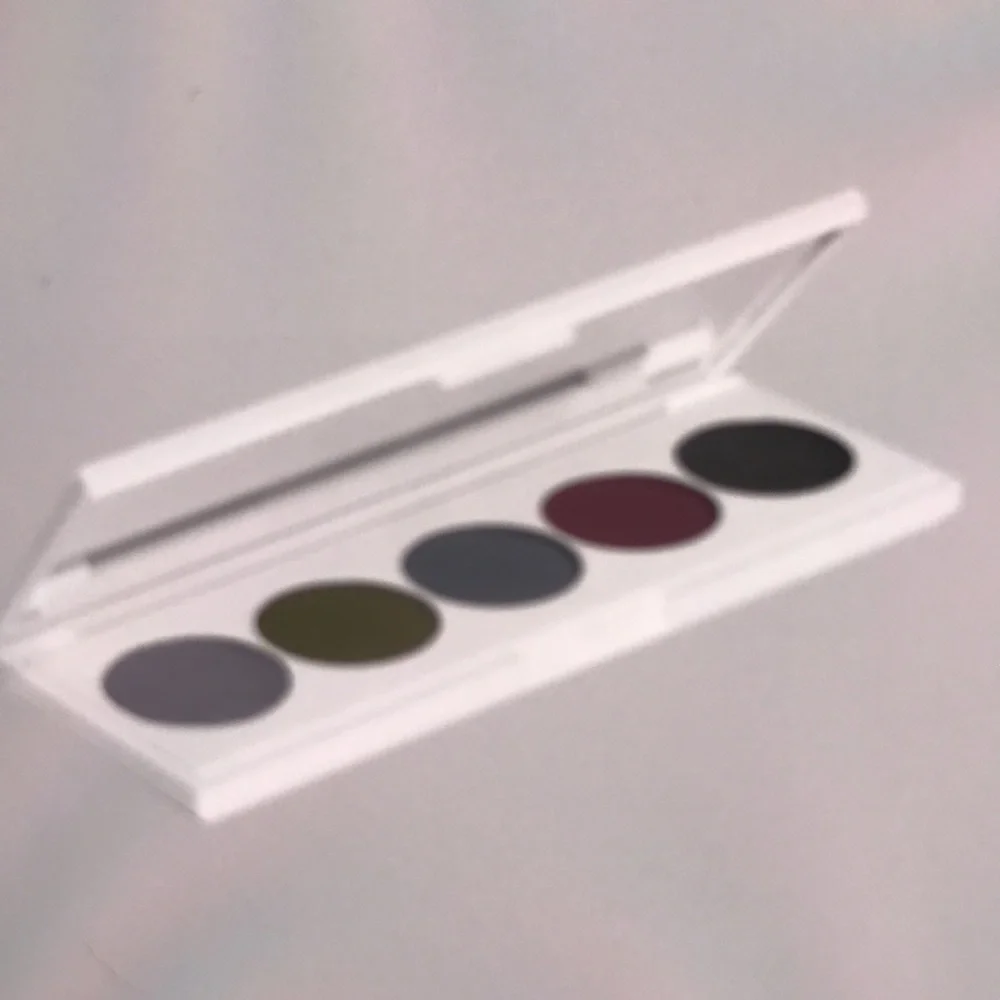 NEW Ofra signature palette Smokey Eyes eye shadow BNIB